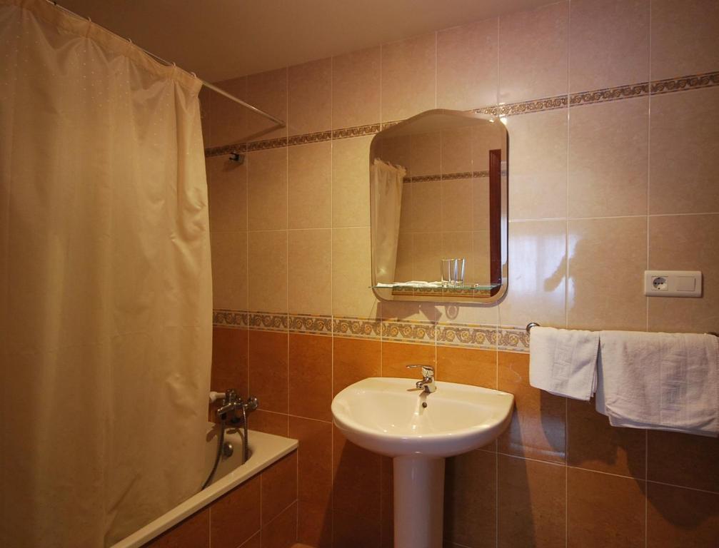 Pension Paseo Real Onís Zimmer foto
